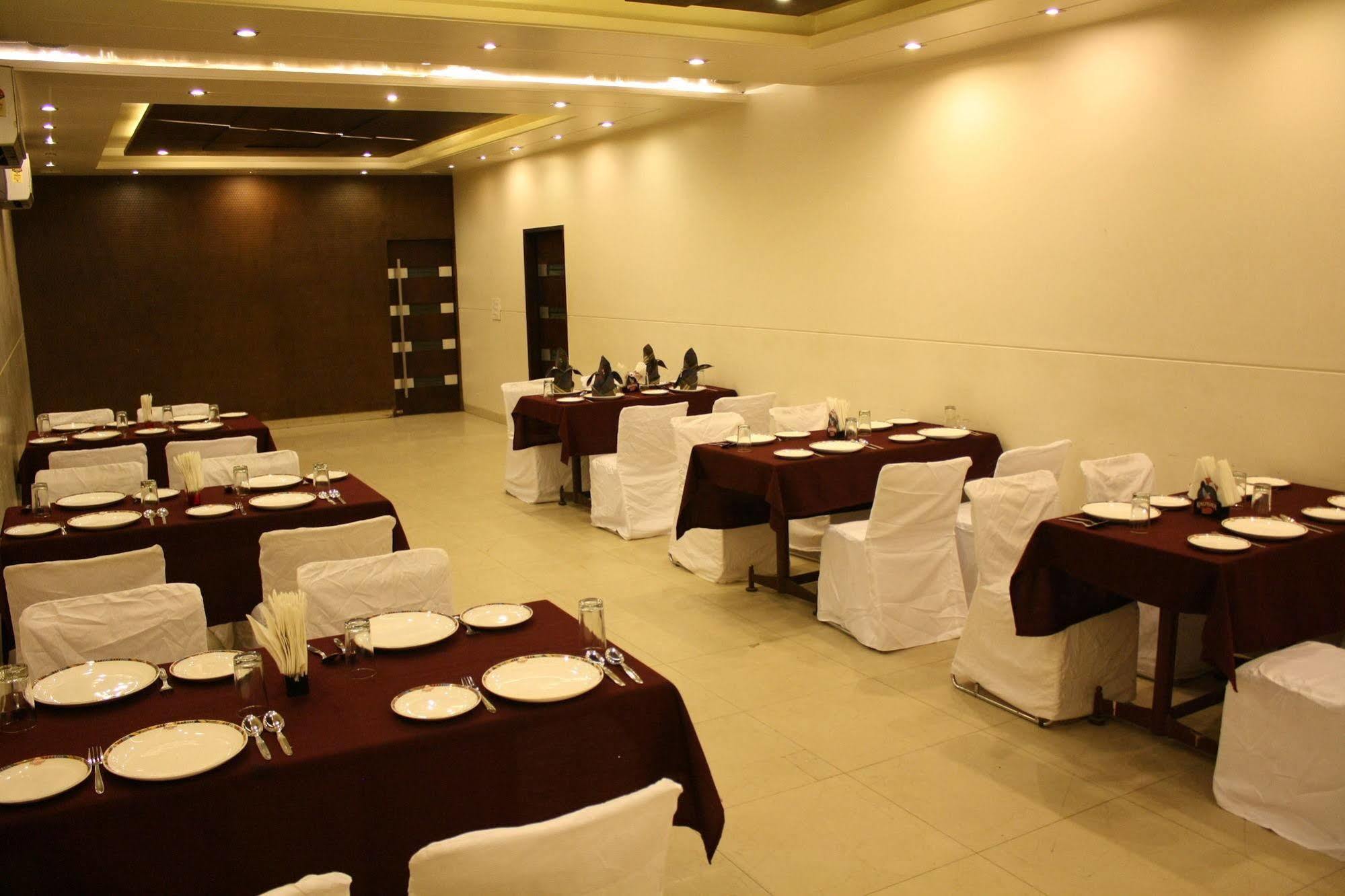 Hotel Shalimar Jaipur Ngoại thất bức ảnh